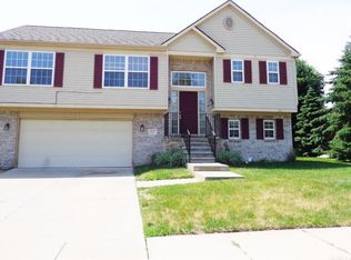 39377 Commons Dr, Romulus, MI 48174