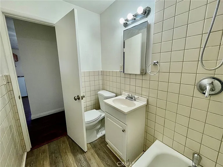 935 E Route 66 — Photo 10
