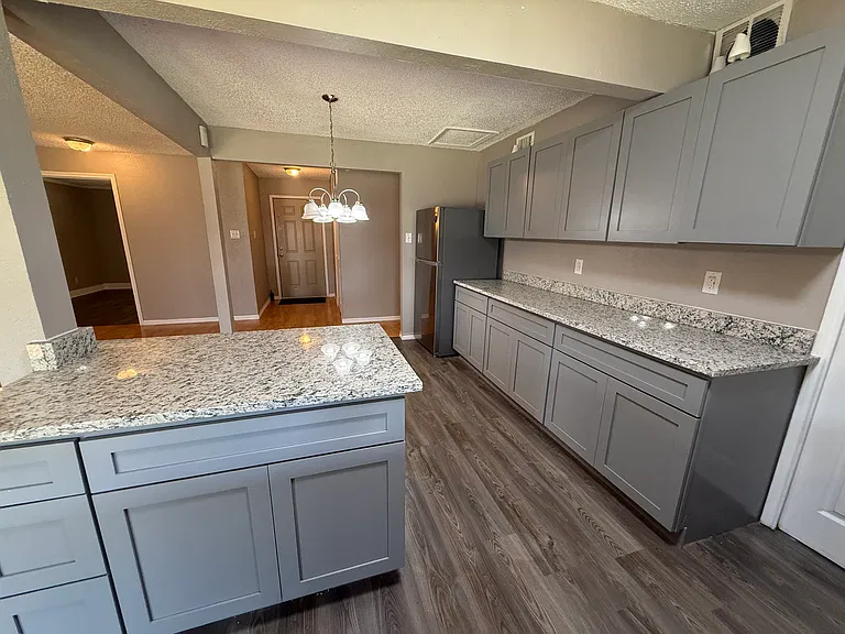 1434 Lavendale Ln — Photo 4