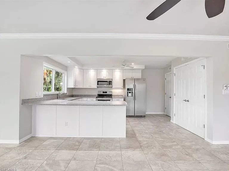 4265 Island Cir #B — Photo 12