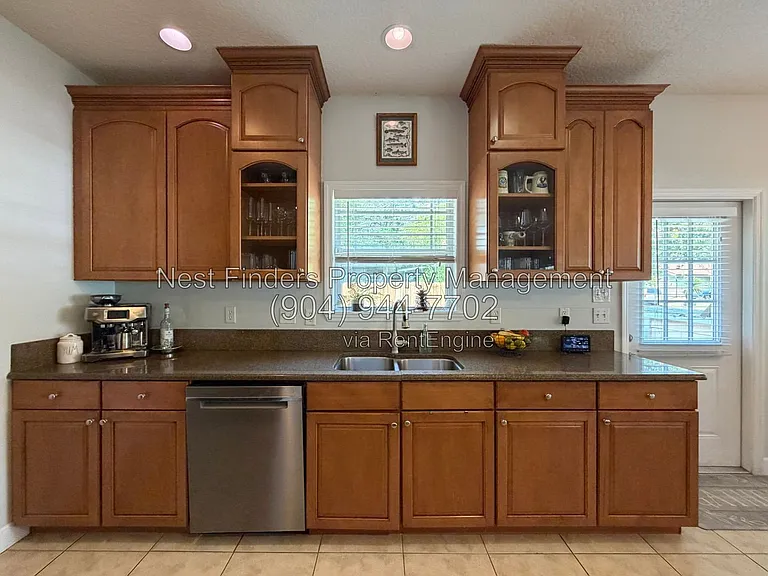 3886 Walsh St — Photo 11