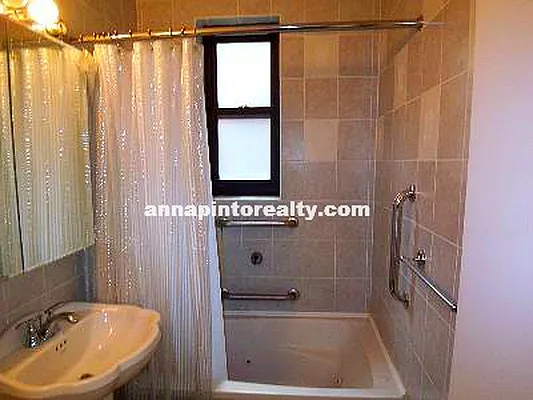 Sold by Anna Pinto Realty | media 27