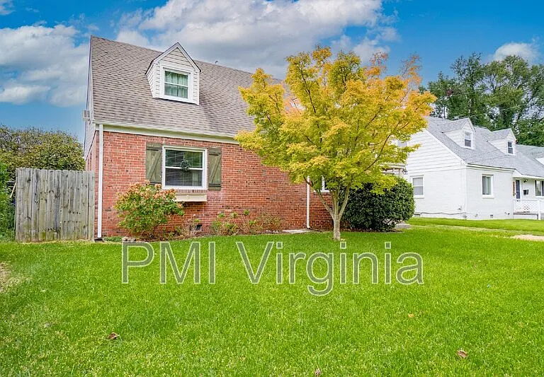 7805 Sheryl Dr — Photo 2