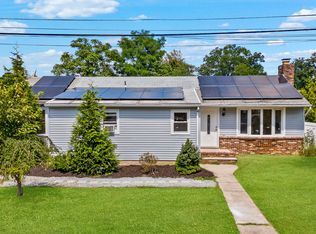 3 Park Pl, Helmetta, NJ 08828