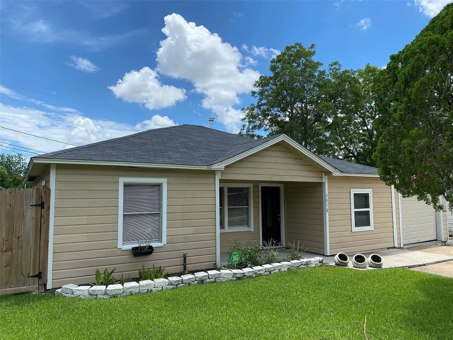 3 bed, 2.0 bath, 1112 sqft, $1,495 — Photo 1