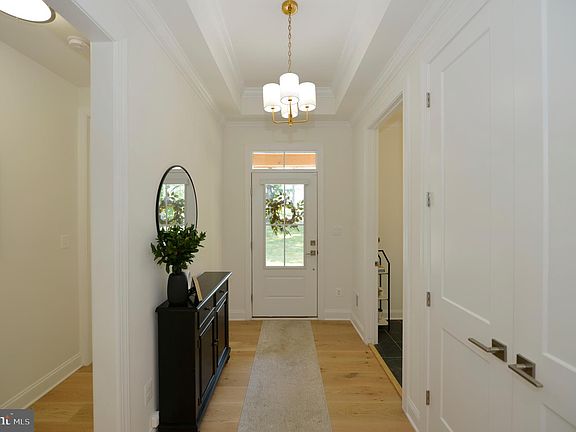 3rd image of 210 Inez Ln