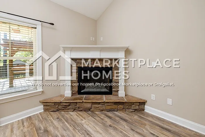 2467 Newbury Ave — Photo 6