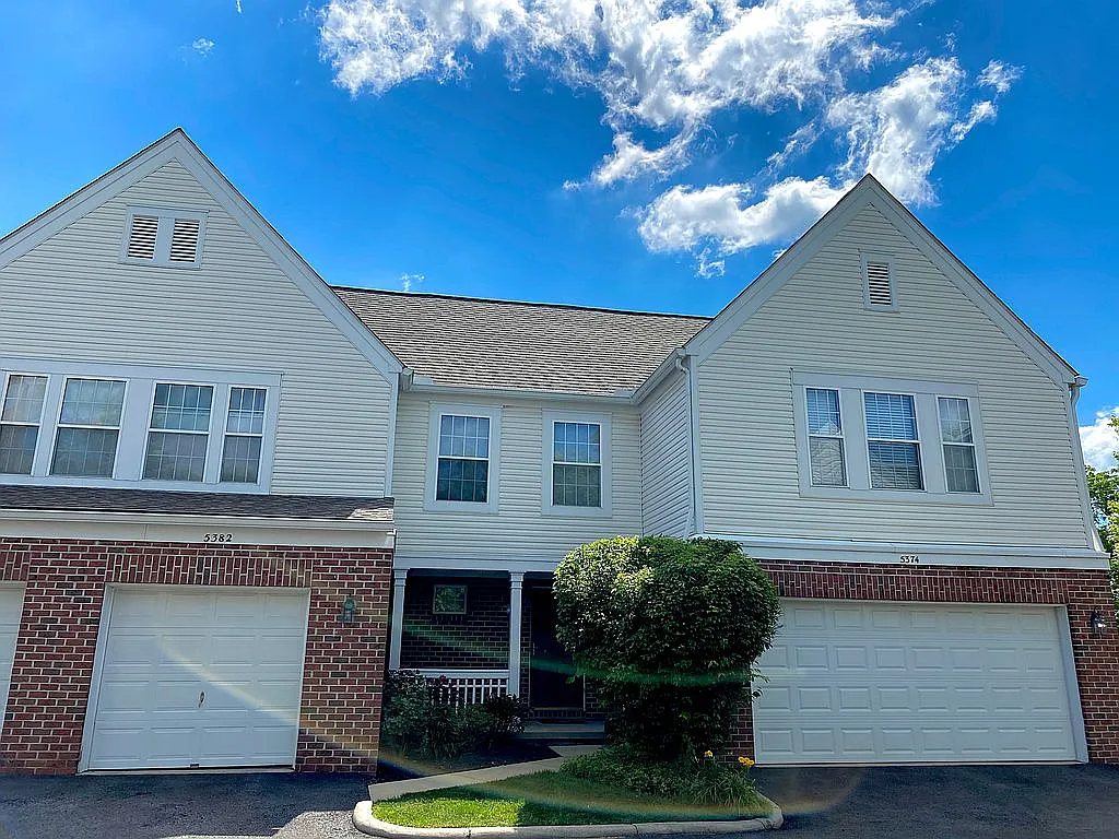 5382 Crossing Ln photo 1