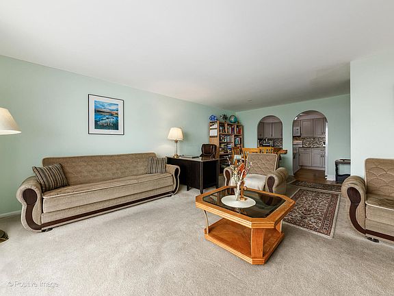 5th image of 6007 N Sheridan Rd APT 17G