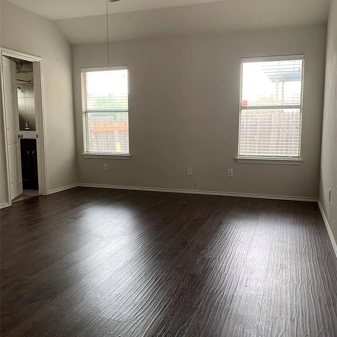 4 bed, 3.0 bath, 2160 sqft, $2,000 — Photo 2