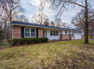 8444 Courtland Dr NE, Rockford, MI 49341