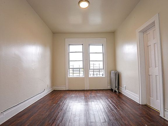 3rd image of 1322 Teller Ave