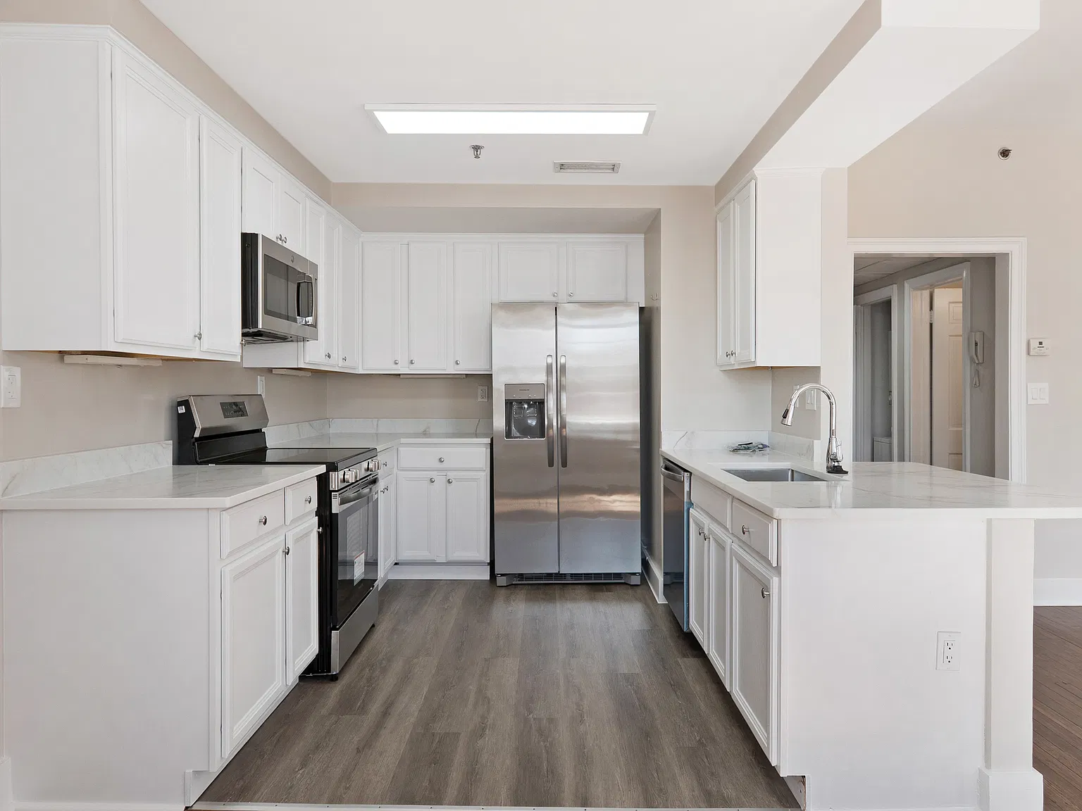 1 bed, 715 sqft, $3,167 — Photo 2