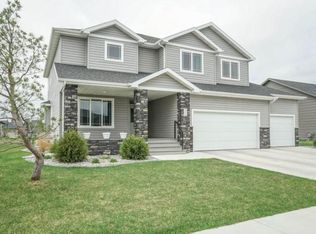 3864 Reserve Dr E, West Fargo, ND 58078