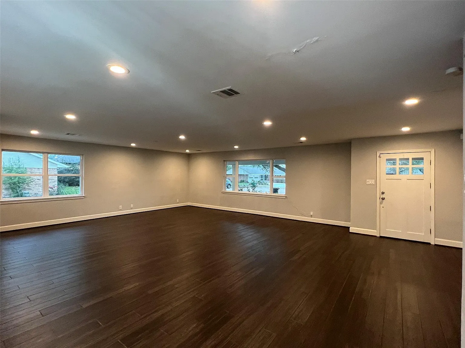 4 bed, 2.0 bath, 2311 sqft, $3,150 — Photo 2