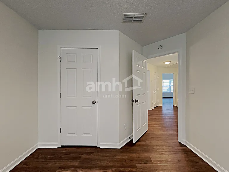 122 Wallnut Hall Cir — Photo 16