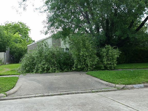 3rd image of 10731 Braes Forest Dr