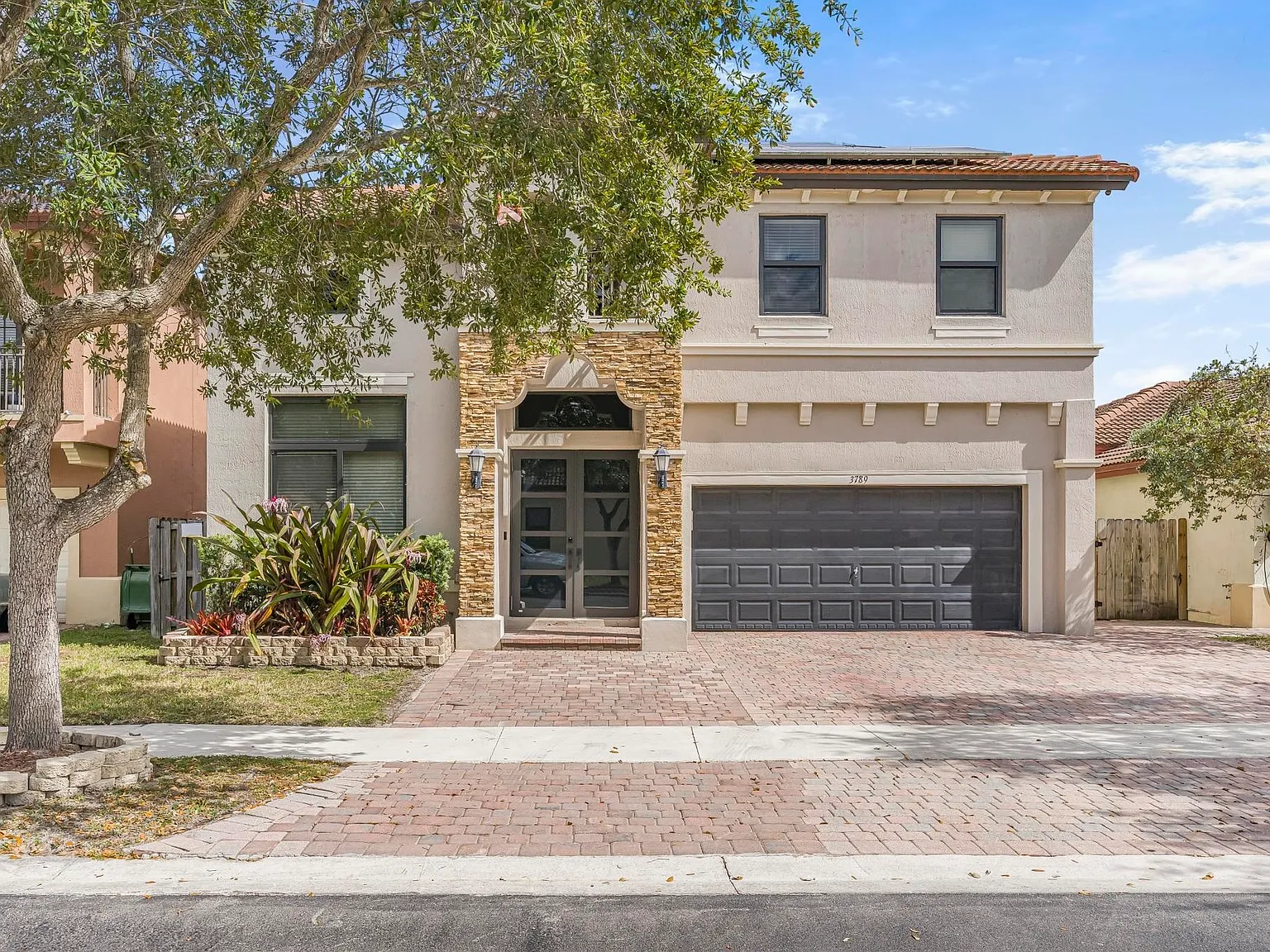 5 bed, 2732 sqft, $5,000 — Photo 2