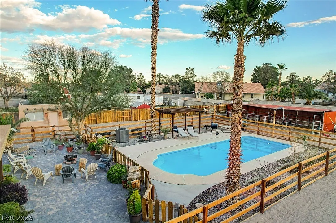 4 bed, 2.0 bath, 1488 sqft, $3,900 — Photo 3