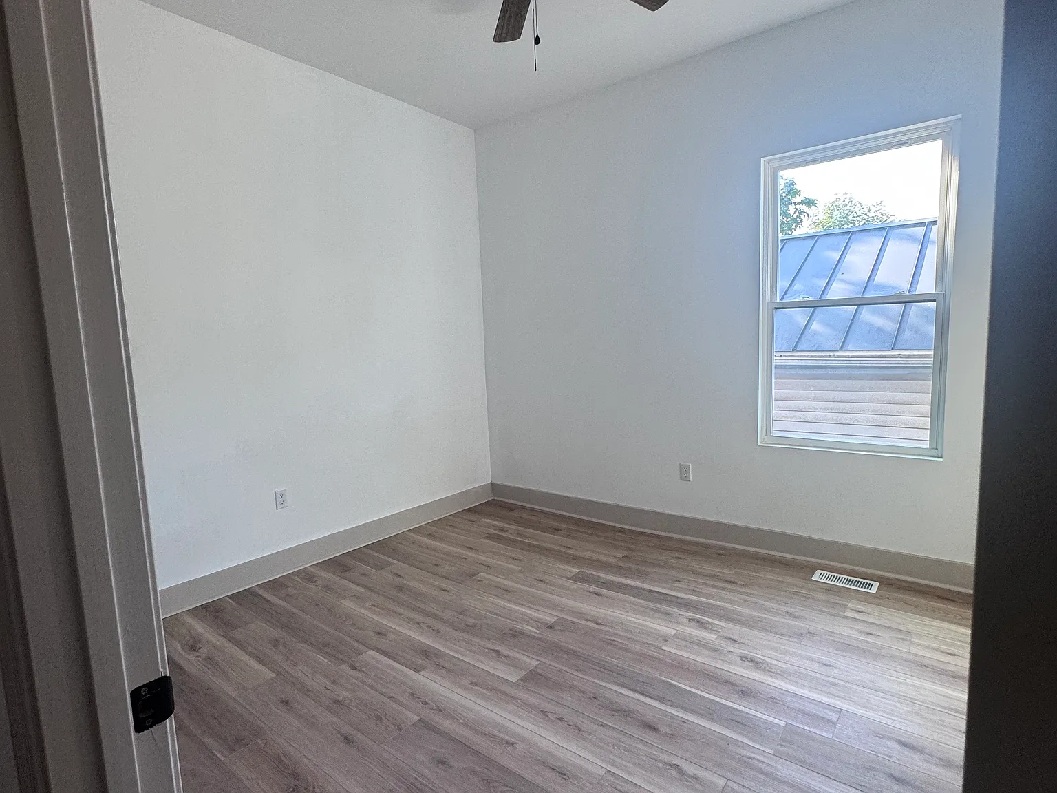 2 bed, 1000 sqft, $1,350 — Photo 4