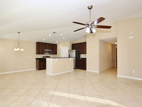 4th image of 10765 Clover Walk Dr