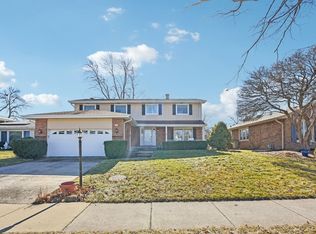 6301 Victoria Dr, Oak Forest, IL 60452