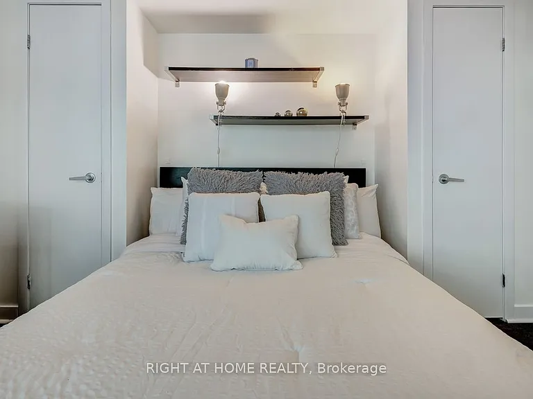 81 Navy Wharf Ct #2316 — Photo 26