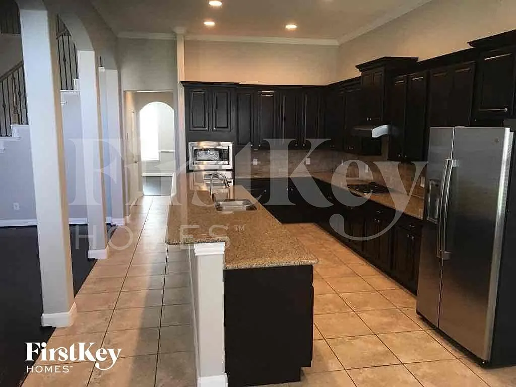 4 bed, 3.5 bath, 3494 sqft, $2,665 — Photo 3
