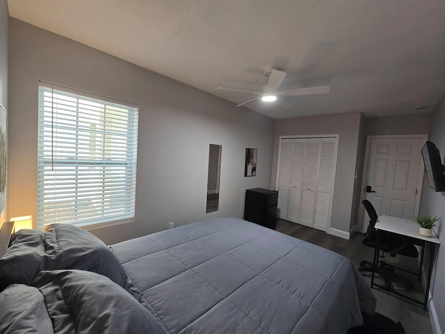 4 bed, 3.0 bath, 1989 sqft, $884 — Photo 4