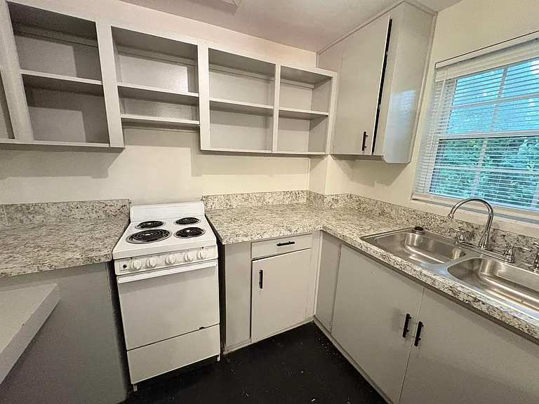 202 E Bradford Rd #3 — Photo 11