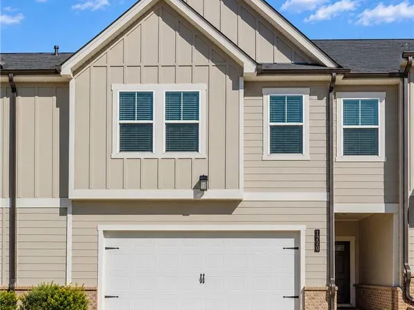 1220 Point Place Dr, Loganville, GA 30052