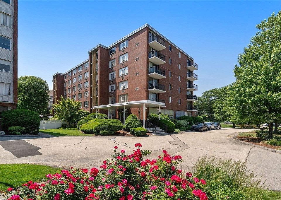 1st image of 20 Hammond Pond Pkwy #302