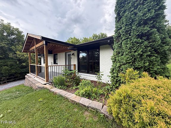 3rd image of 3068 Carrollwood Heights Rd