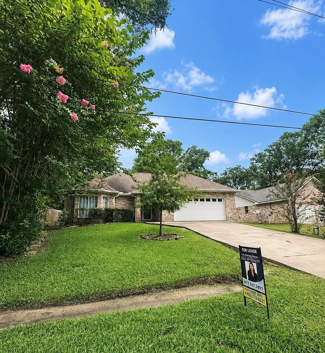 3 bed, 2.0 bath, 2175 sqft, $2,075 — Photo 1