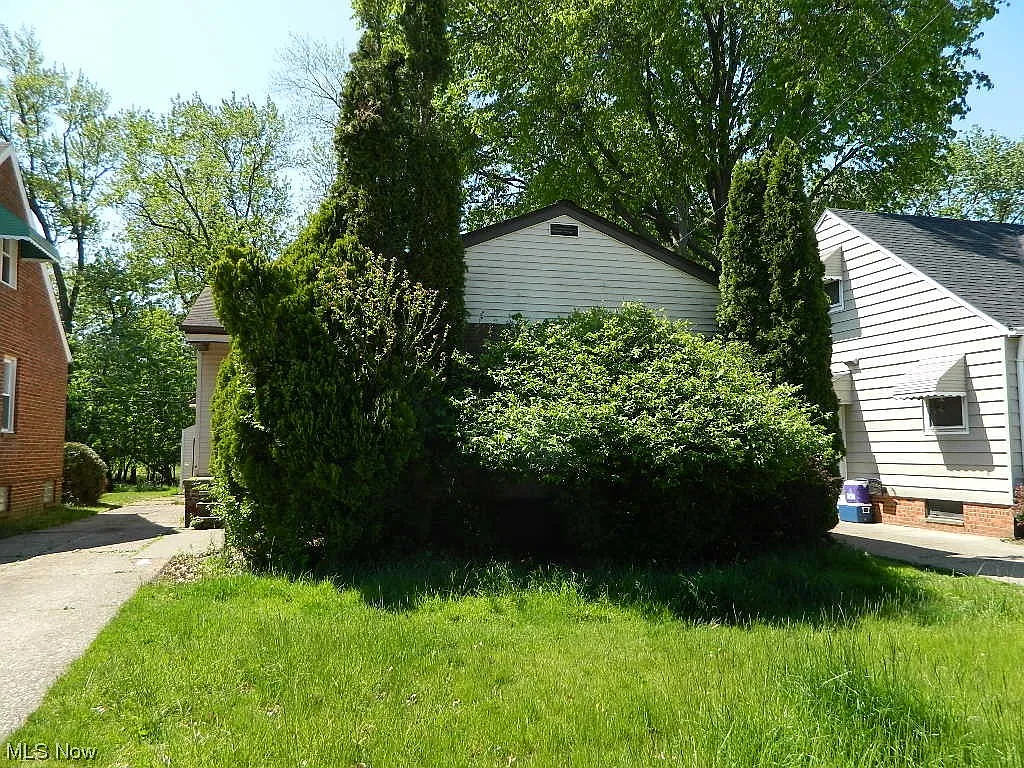 8019 Newport Ave photo 1