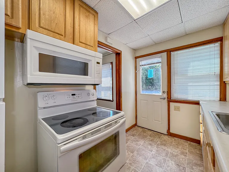 2141 Sunset Dr — Photo 9