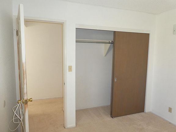 Guest Bedroom (upstairs)