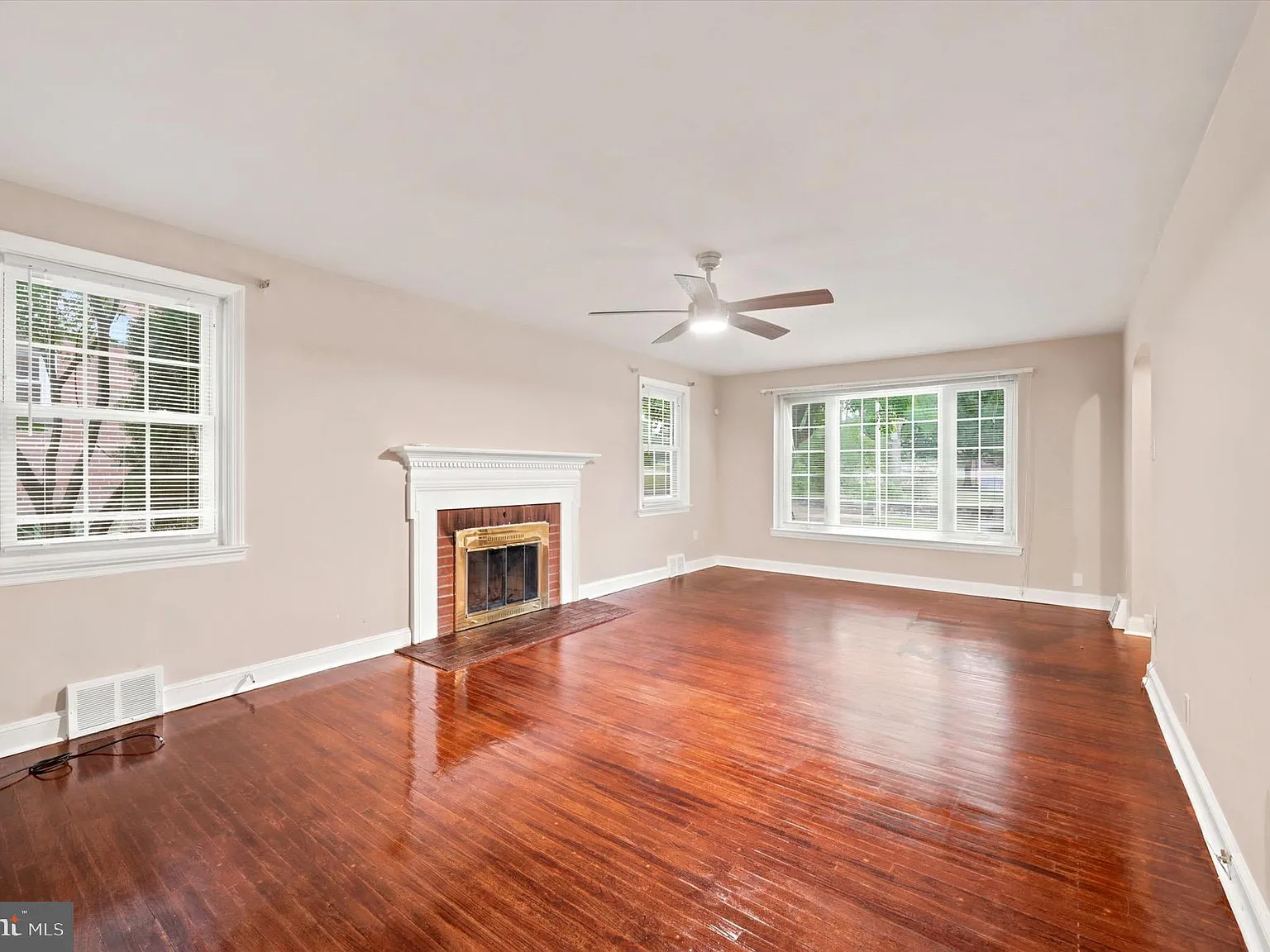 3 bed, 2.5 bath, 1890 sqft, $3,000 — Photo 1