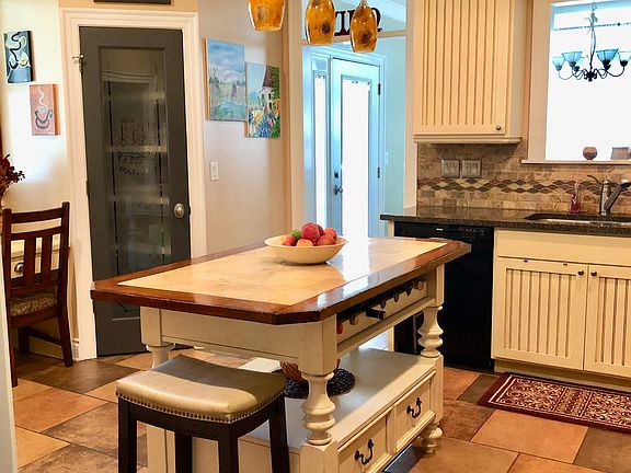 Beautiful updated kitchen