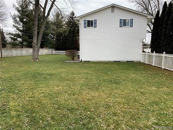 5th image of 40480 Diane Dr