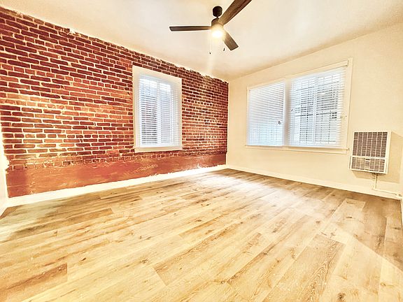 3rd image of 518 N Harvard Blvd #403