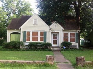 1110 E Lamar St, Palestine, TX