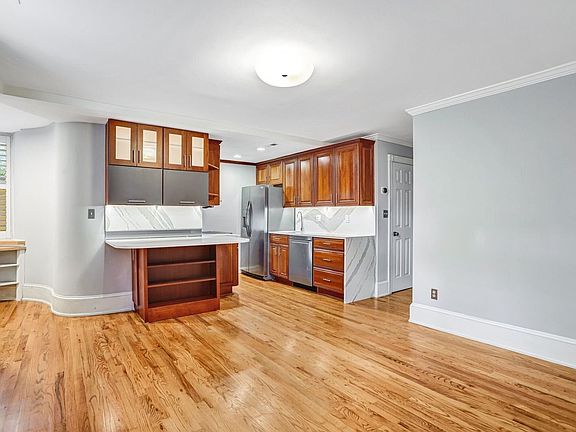 5th image of 900 D St SE #2
