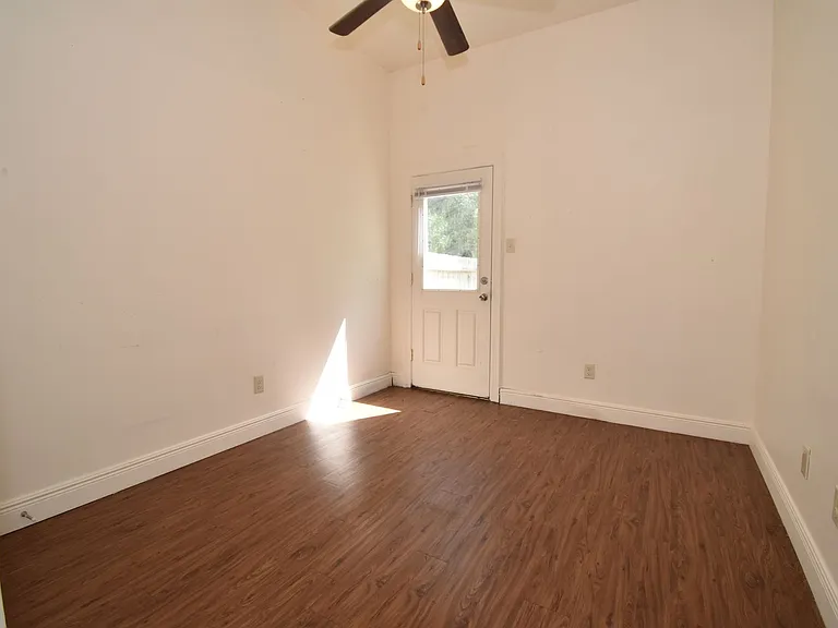 2408-2464 W Barnett Springs Ave — Photo 10