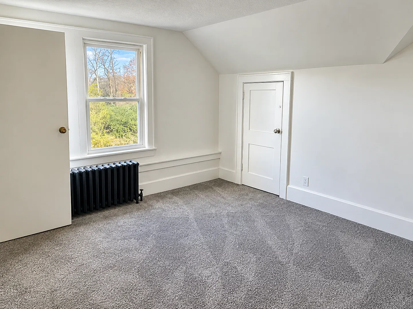 726 Large Avenue — Photo 3