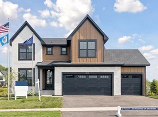 4672 Meadowview Ln, Excelsior, MN 55331