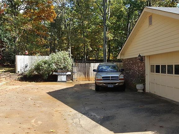 4th image of 1768 Brandy Woods Dr SE