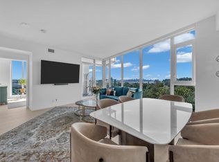 1401 Hunter St #1406, North Vancouver, BC V7J 0E2