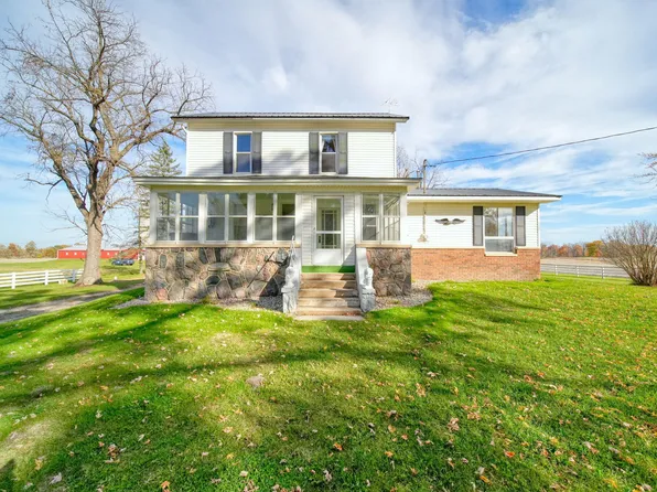 8247 Wolf Lake Rd, Brooklyn, MI 49230