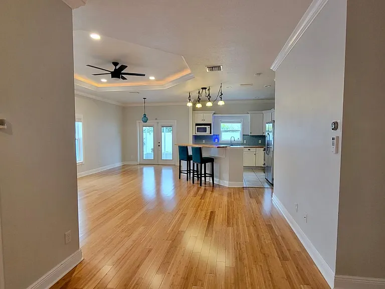 4417 W Oklahoma Ave — Photo 2